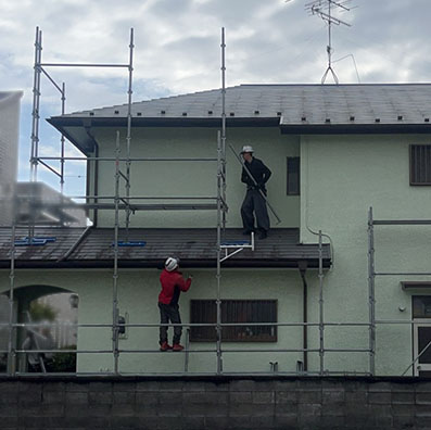 足場を組む足場屋さん